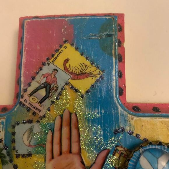 Hand-painted wooden cross folk art bottle cap decopage - Picture 7 of 8